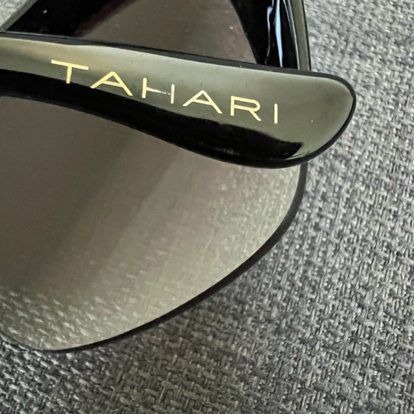 NWT TAHARI SUNGLASSES EYEWEAR ACCESSORY - Picture 2 of 11